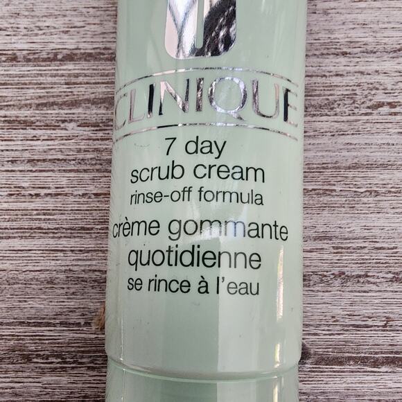 Clinique 7 Day Scrub Cream Rinse Off Formula Full Size 3.4 oz New - Picture 2 of 4